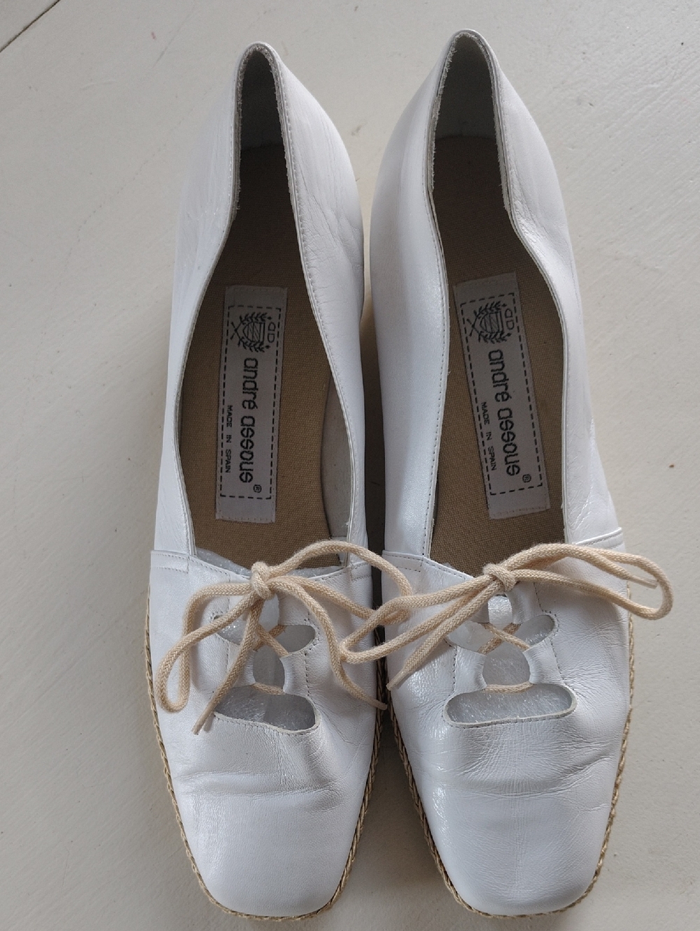 Andre Assous White Leather Lace-Up Square-Toe Flats